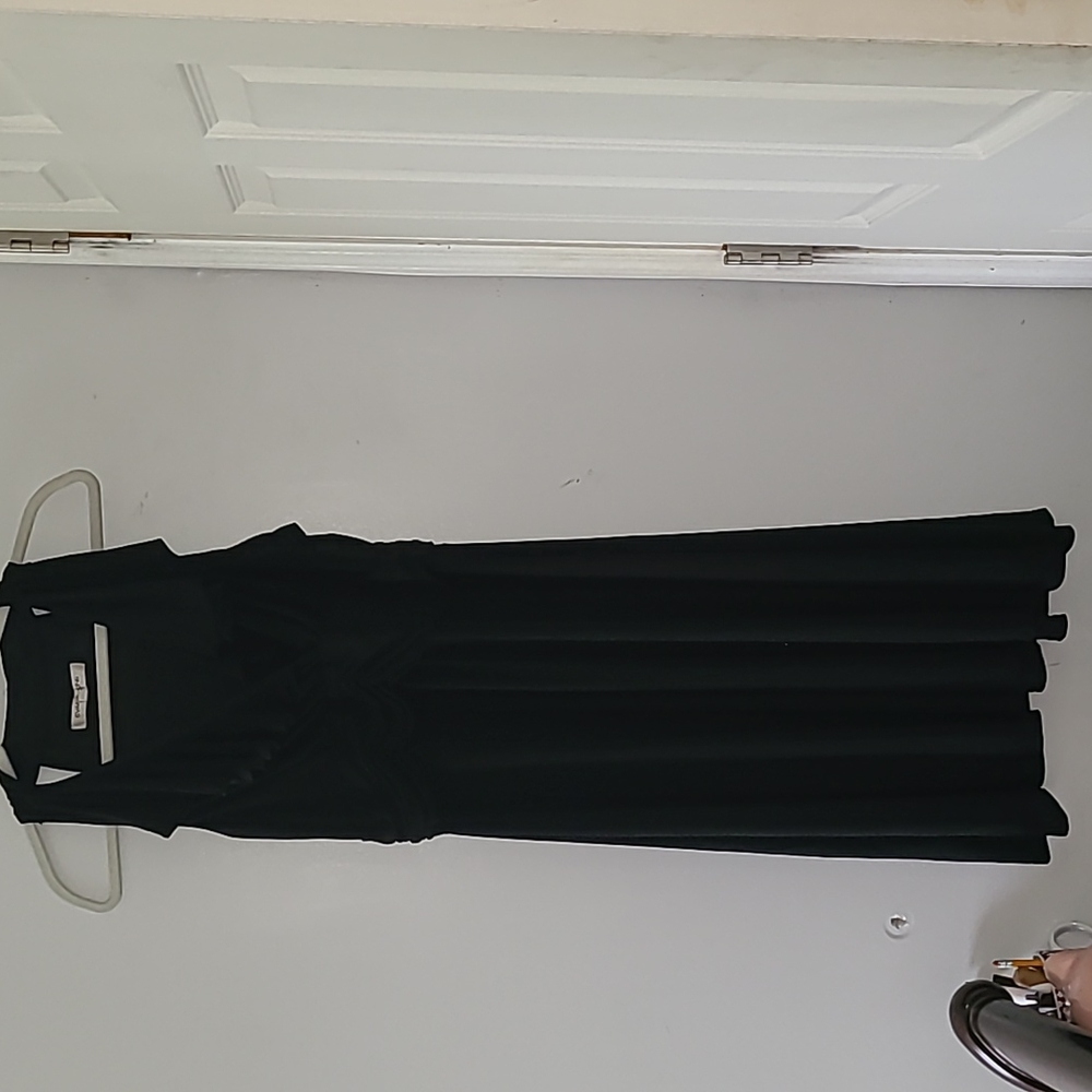 Evan Picone dress enhances shoulders